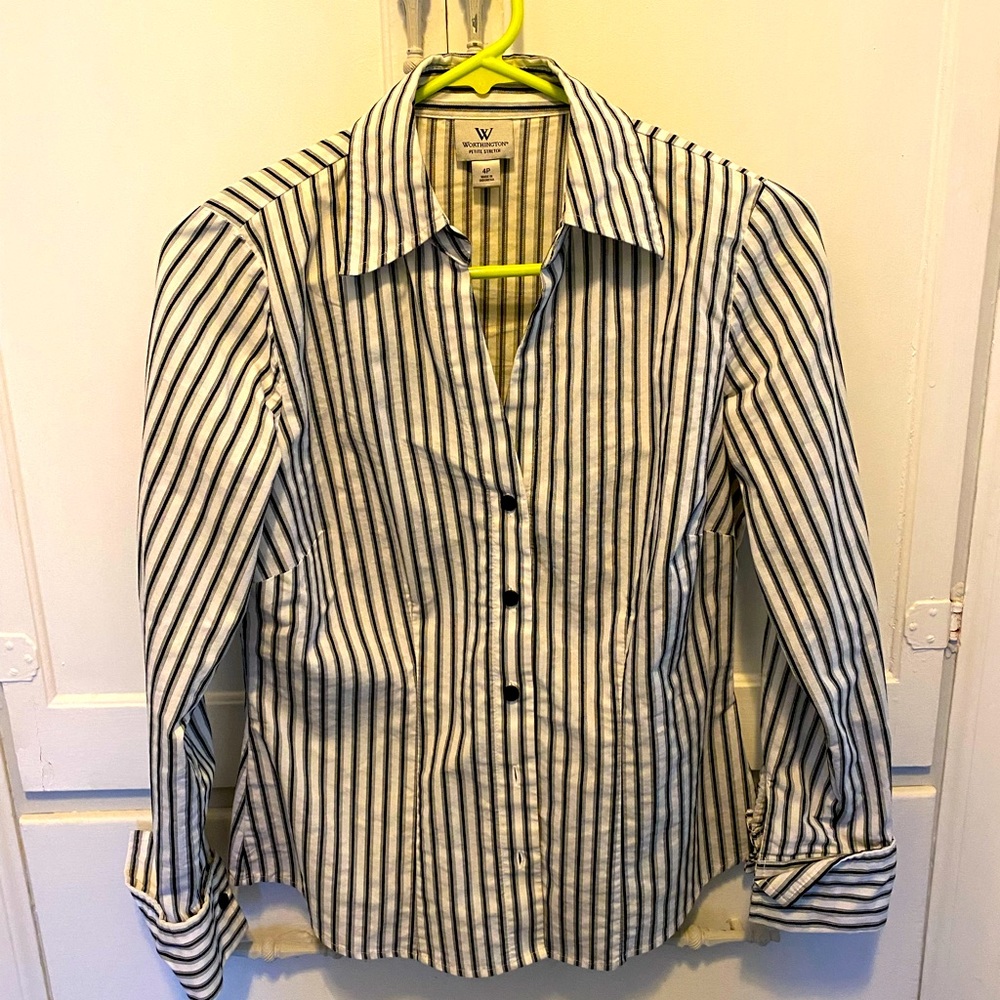 Worthington 4P black and white striped blouse.